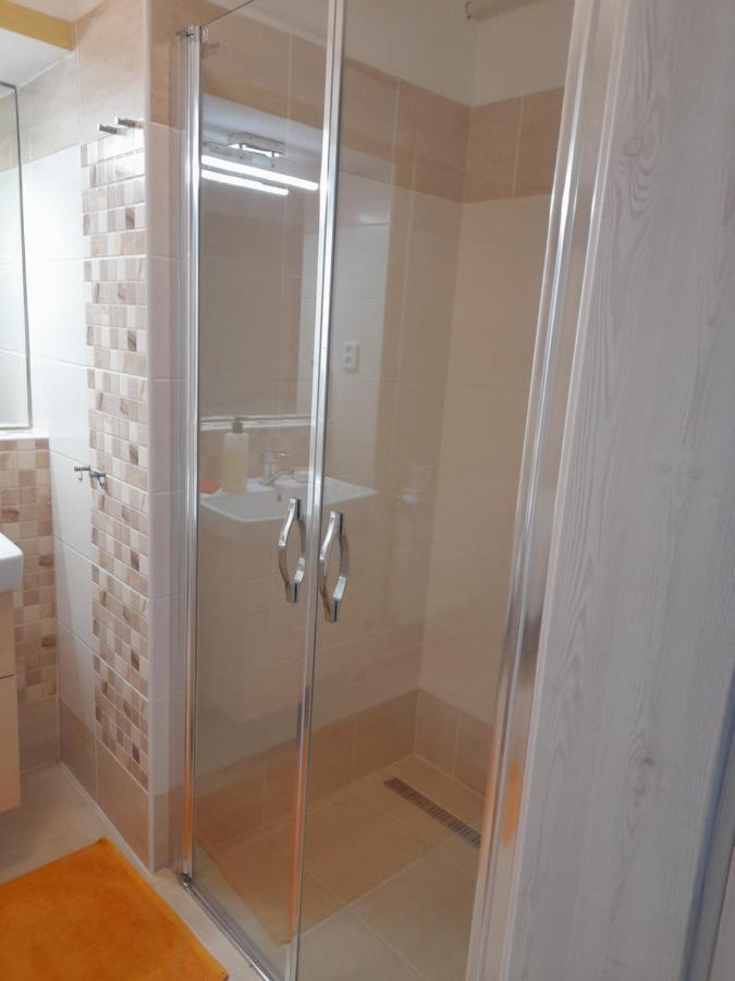 Apartament Karla *